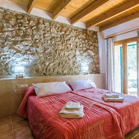 Sleeps 8 Pollença