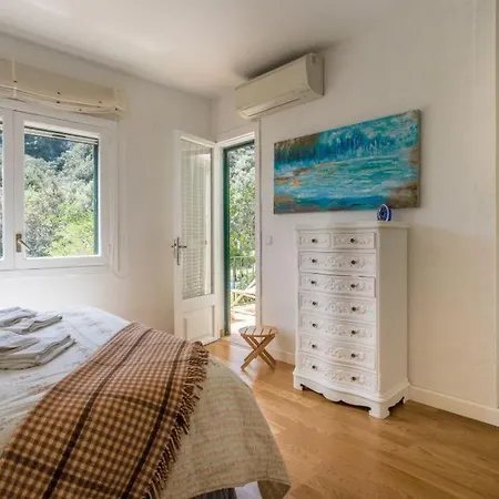 Sleeps 8 Pollença