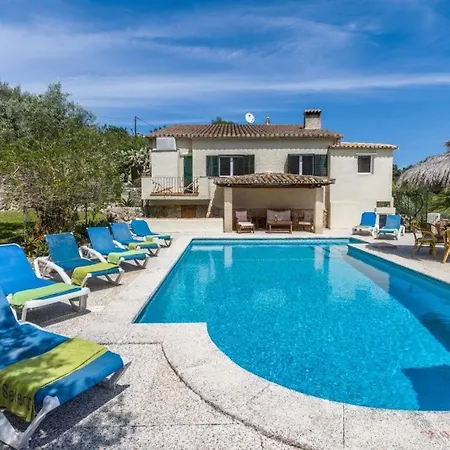 Sleeps 8 *