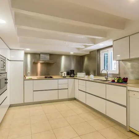 Villa Sleeps 8