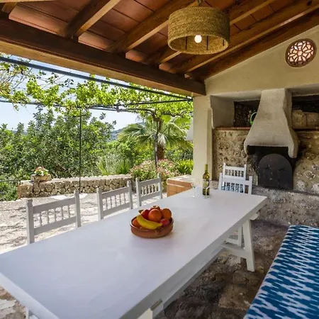 Sleeps 8 Pollença